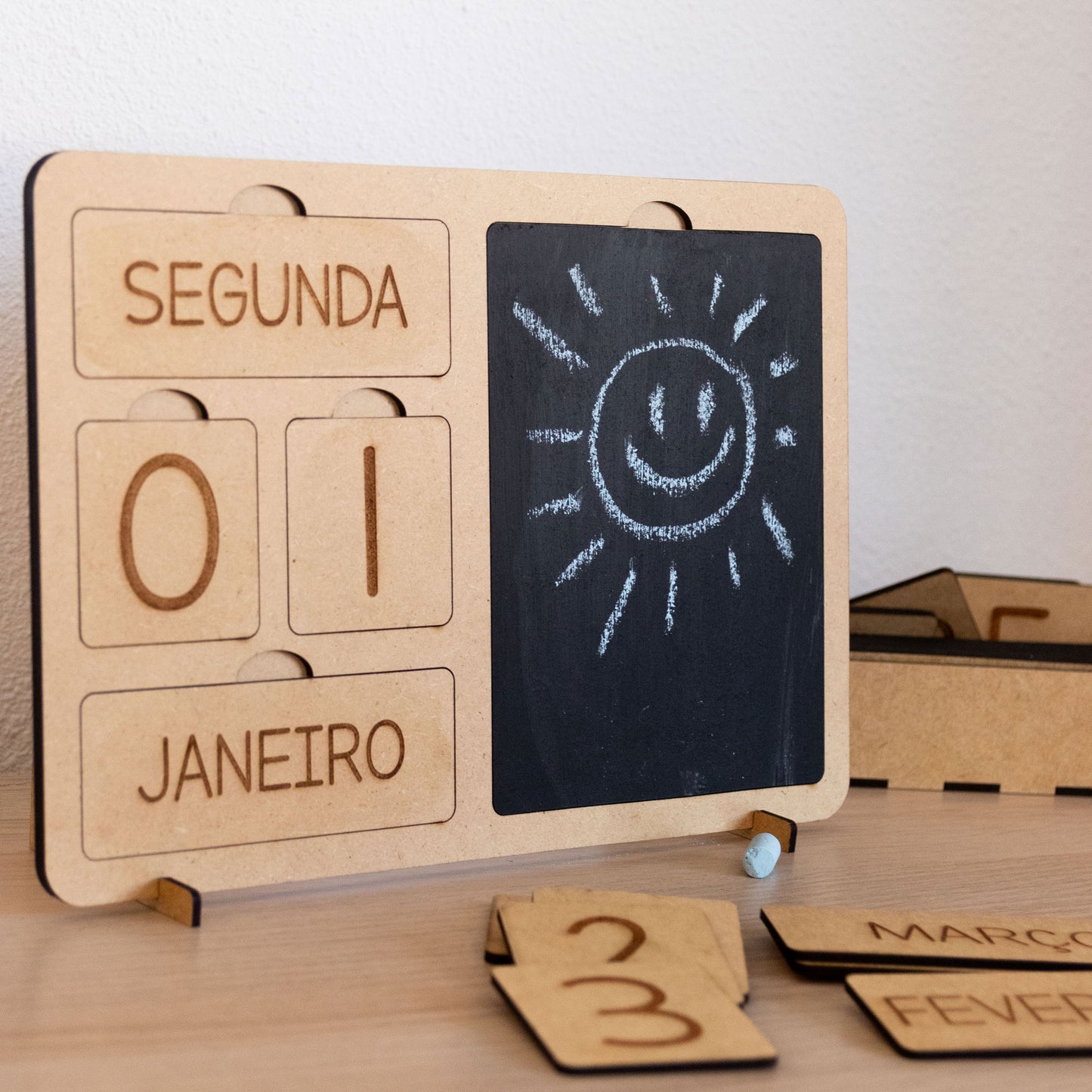 Calendario interactivo de madera