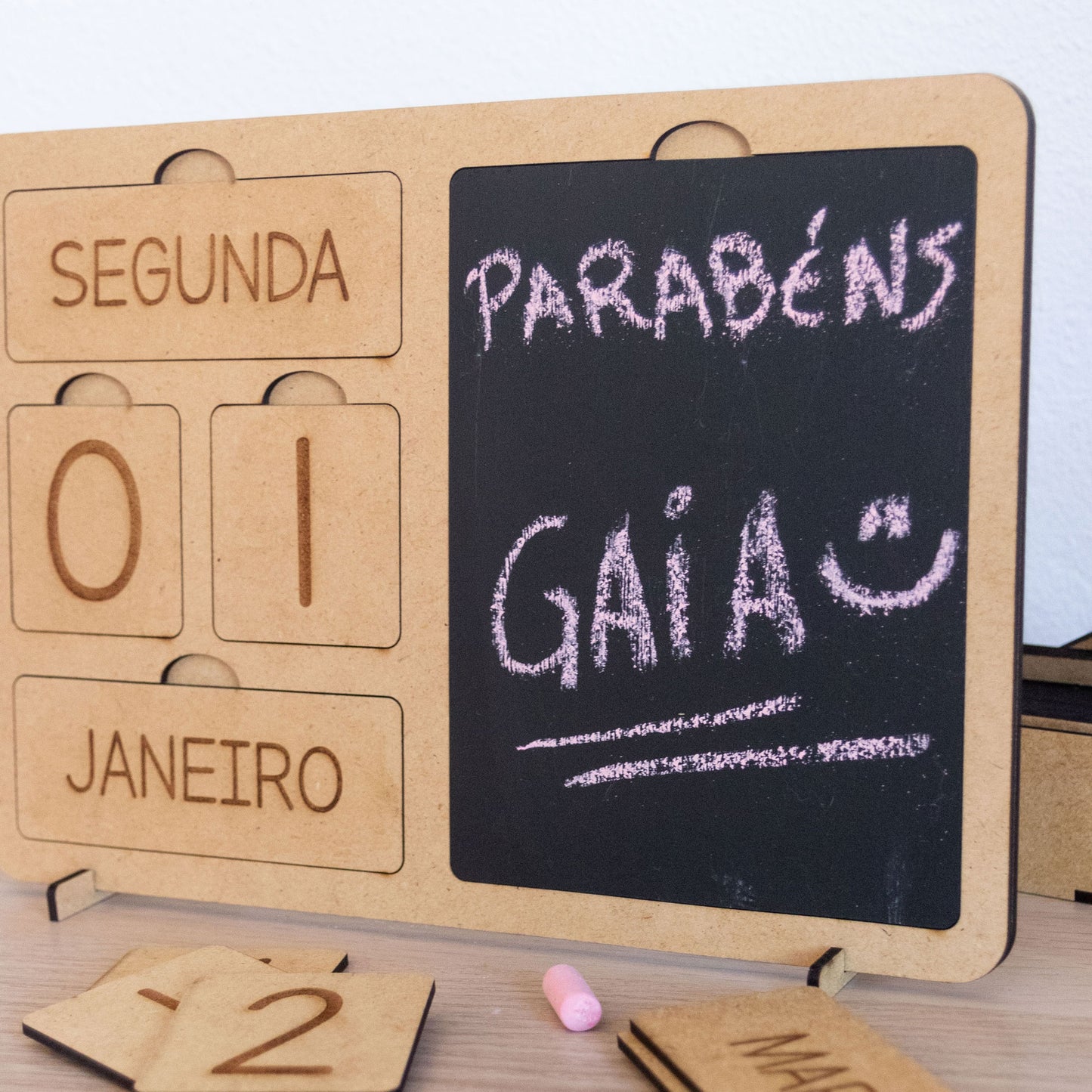 Calendario interactivo de madera